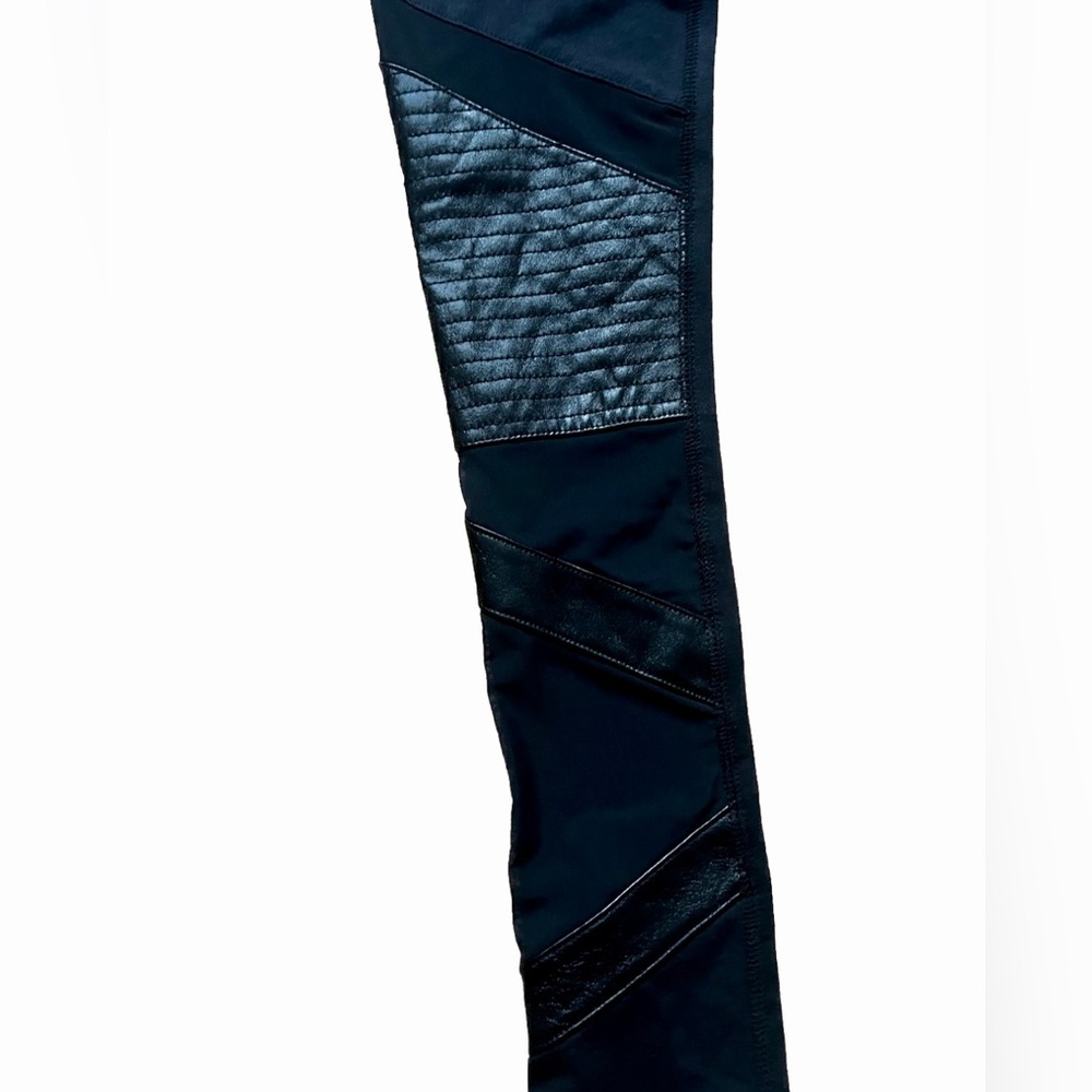 NWT Hollister Ultra High Rise Jersey Leggings XS Biker Style Black - Picture 3 of 4